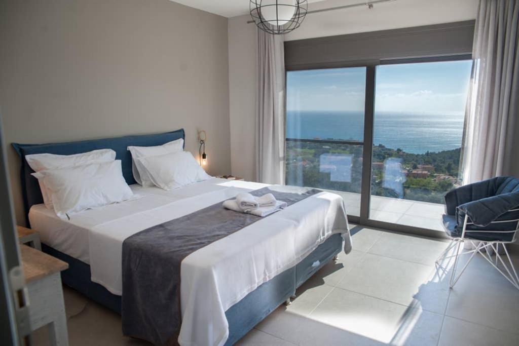 New Villa Blue With Private Pool At Trapezaki Livathos  Экстерьер фото
