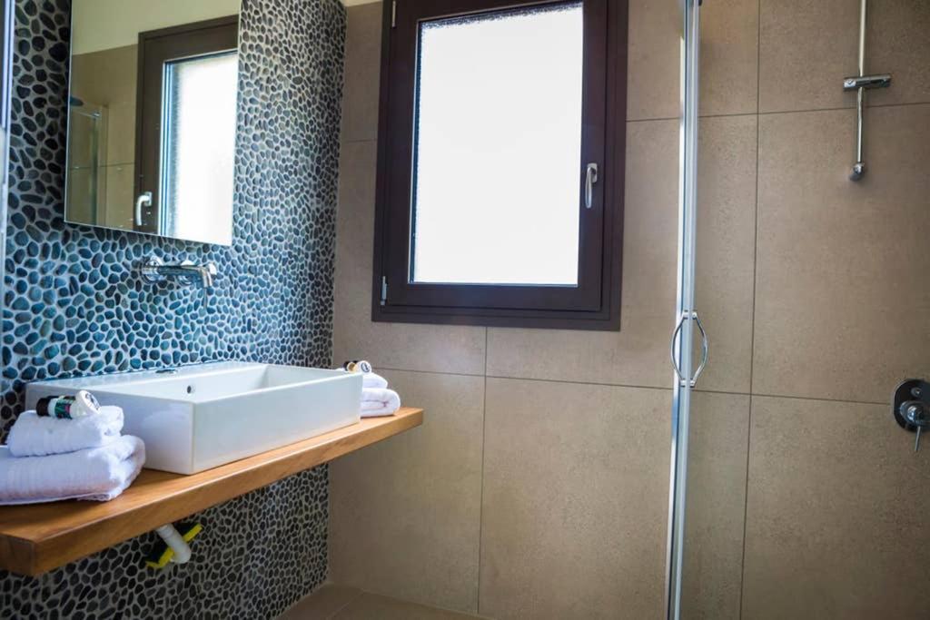 New Villa Blue With Private Pool At Trapezaki Livathos  Экстерьер фото