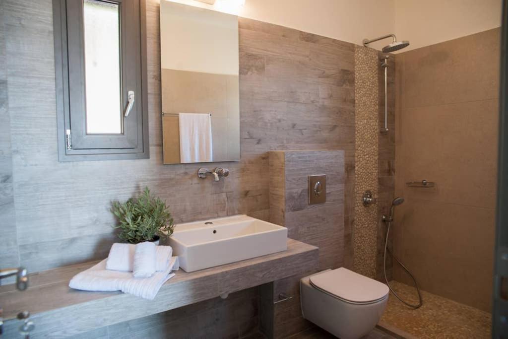 New Villa Blue With Private Pool At Trapezaki Livathos  Экстерьер фото